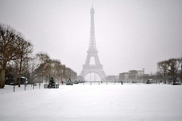 Paris, Fransa Avrupa’yı Noel pazarlarının coşkusu sardı